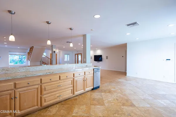 $9,500 | 4539 Mammoth Avenue, Sherman Oaks, CA 91423