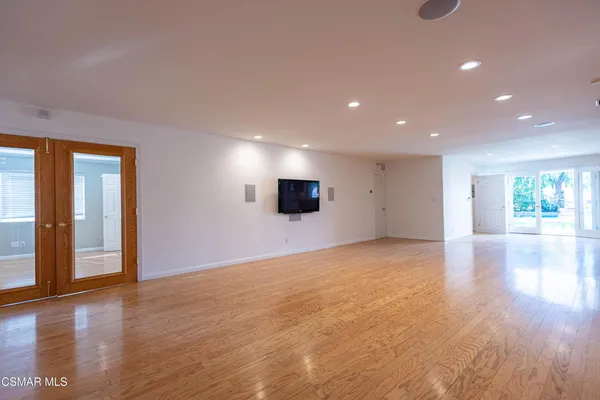 $9,500 | 4539 Mammoth Avenue, Sherman Oaks, CA 91423