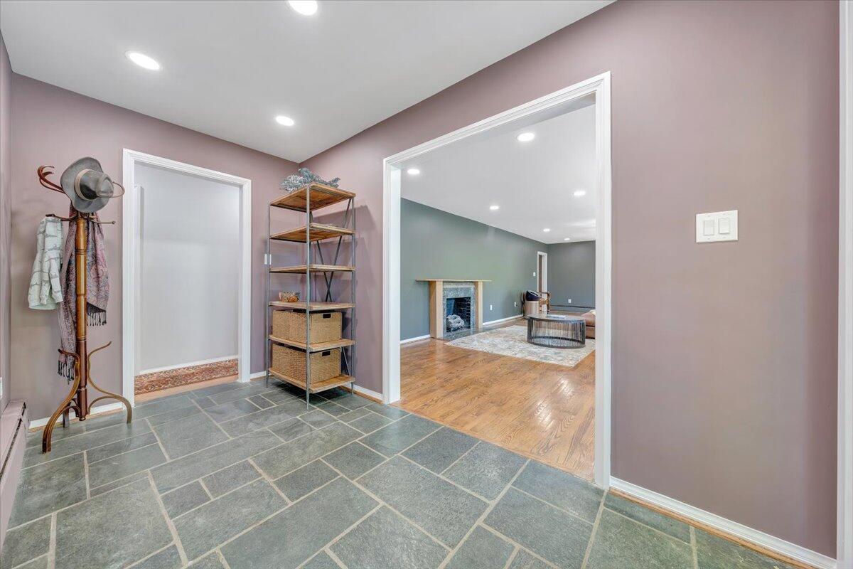 3162 Stoneridge Road Southwest Roanoke, VA 24014 - Photo 6 of 45 004-MIB03354