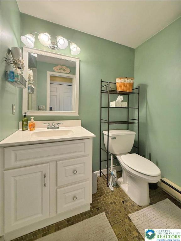 2507 Rachael Lane Orefield, PA 18069 - Photo 29 of 42 a bathroom with a sink toilet and mirror
