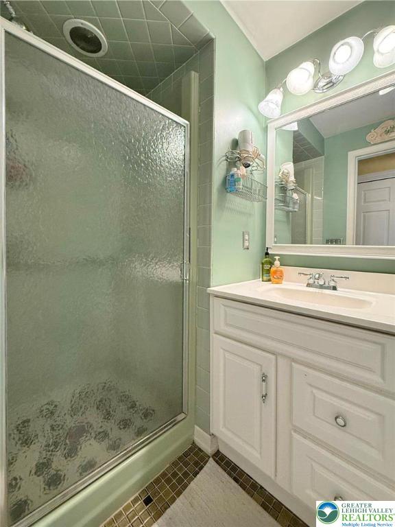 2507 Rachael Lane Orefield, PA 18069 - Photo 38 of 53 a bathroom with a shower and a sink mirror
