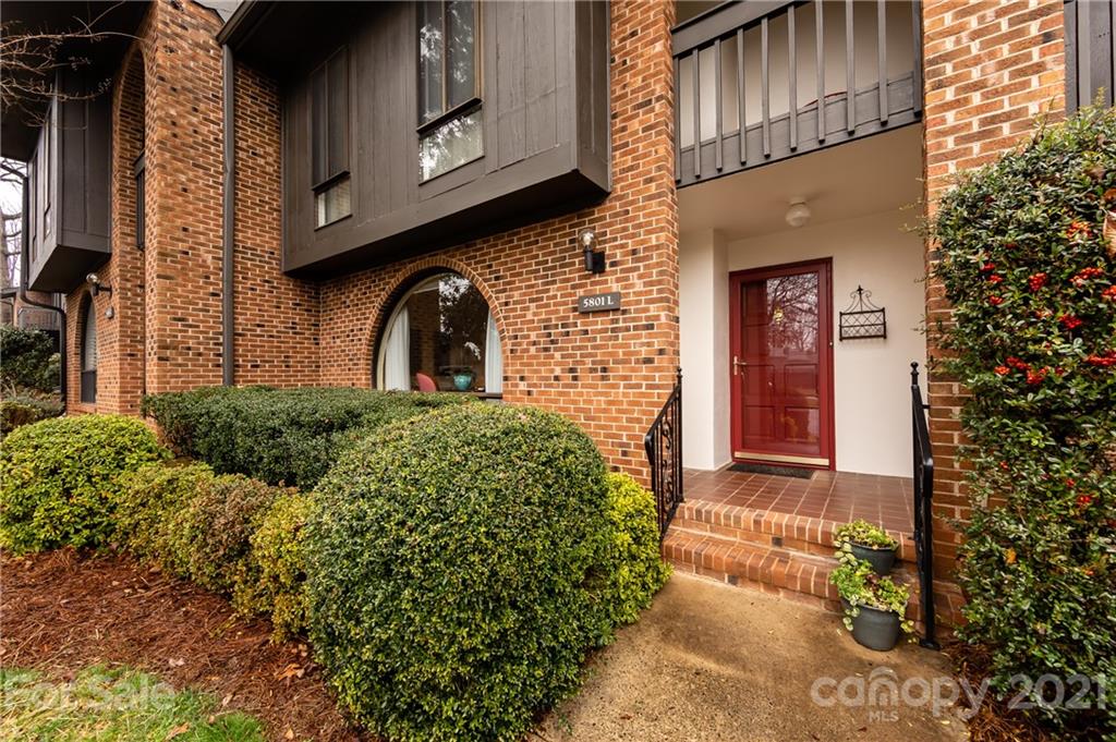 5801 Sharon Road, Unit L Charlotte, NC 28210 - Photo 3 of 45 Gallery Image 3