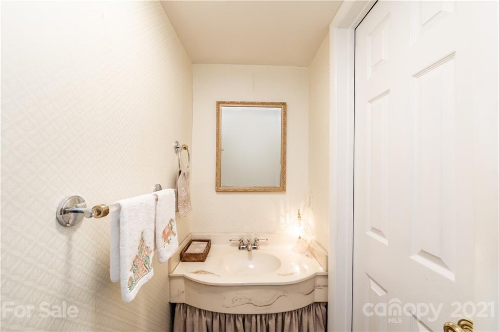 5801 Sharon Road, Unit L Charlotte, NC 28210 - Photo 23 of 45 Gallery Image 23