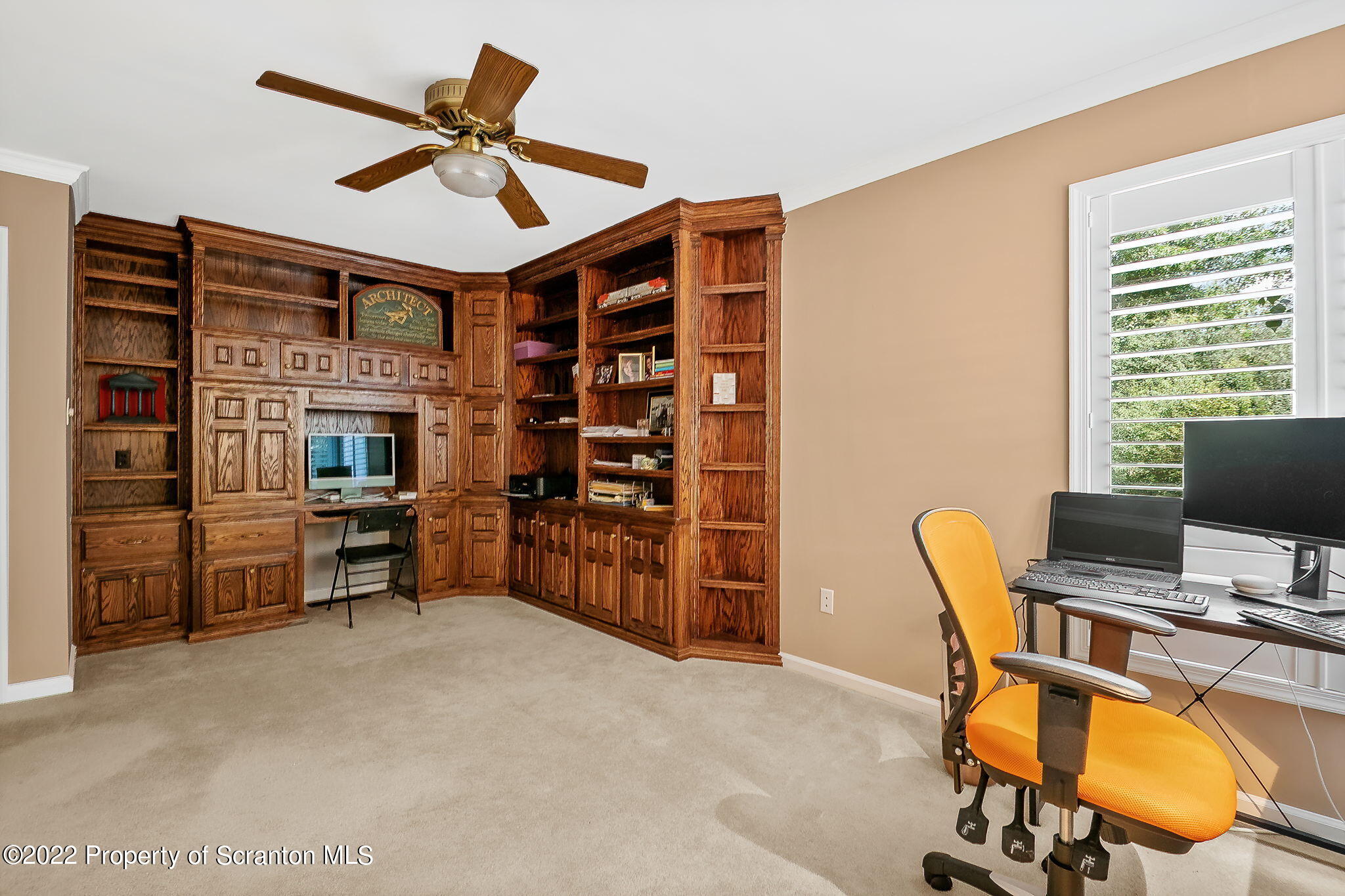 773 Greens Dallas, PA 18612 - Photo 16 of 44 a view of a livingroom with furniture and a ceiling fan