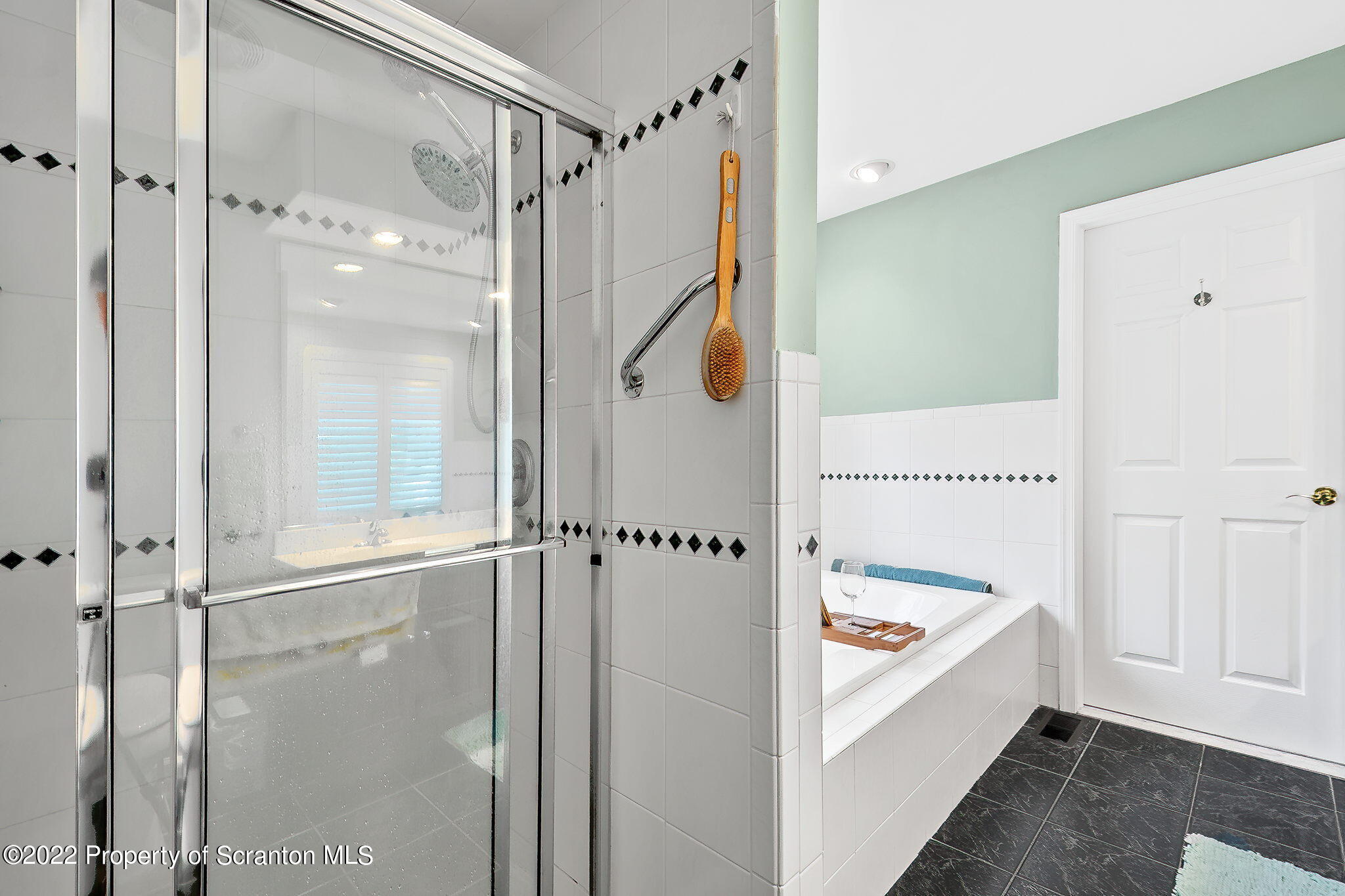 773 Greens Dallas, PA 18612 - Photo 22 of 44 a bathroom with a tub a sink and a mirror