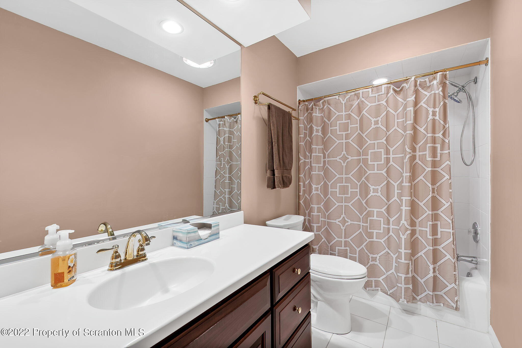 773 Greens Dallas, PA 18612 - Photo 10 of 44 a bathroom with a sink toilet and shower