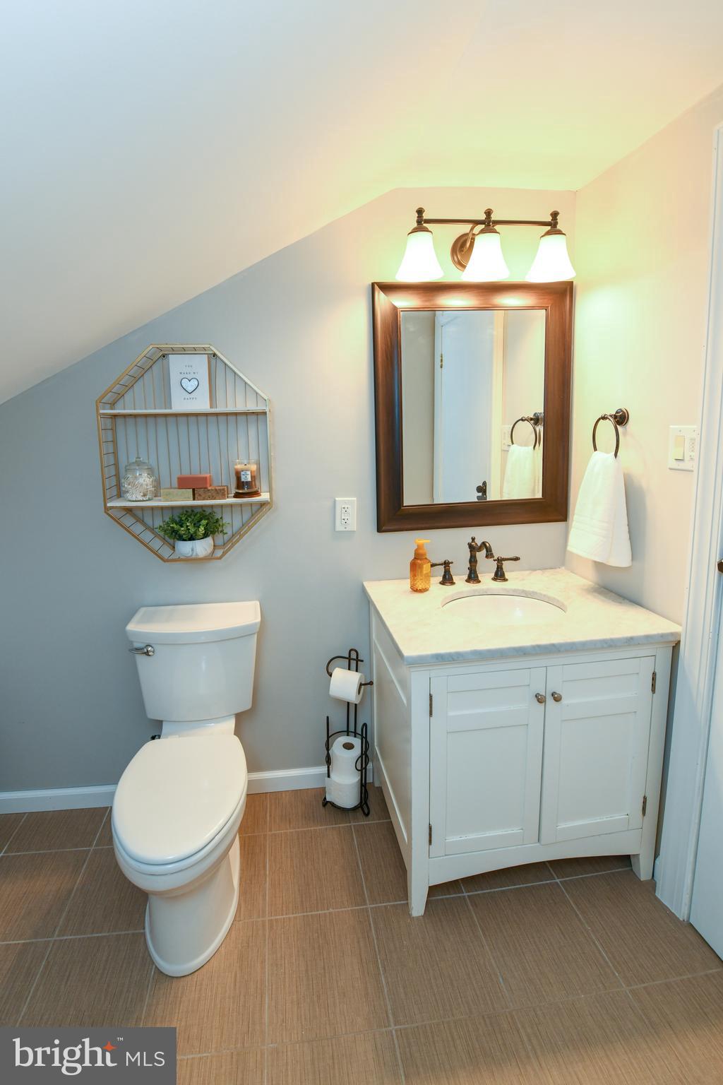 42 Inbrook Road Levittown, PA 19057 - Photo 43 of 47 2nd Floor full bath