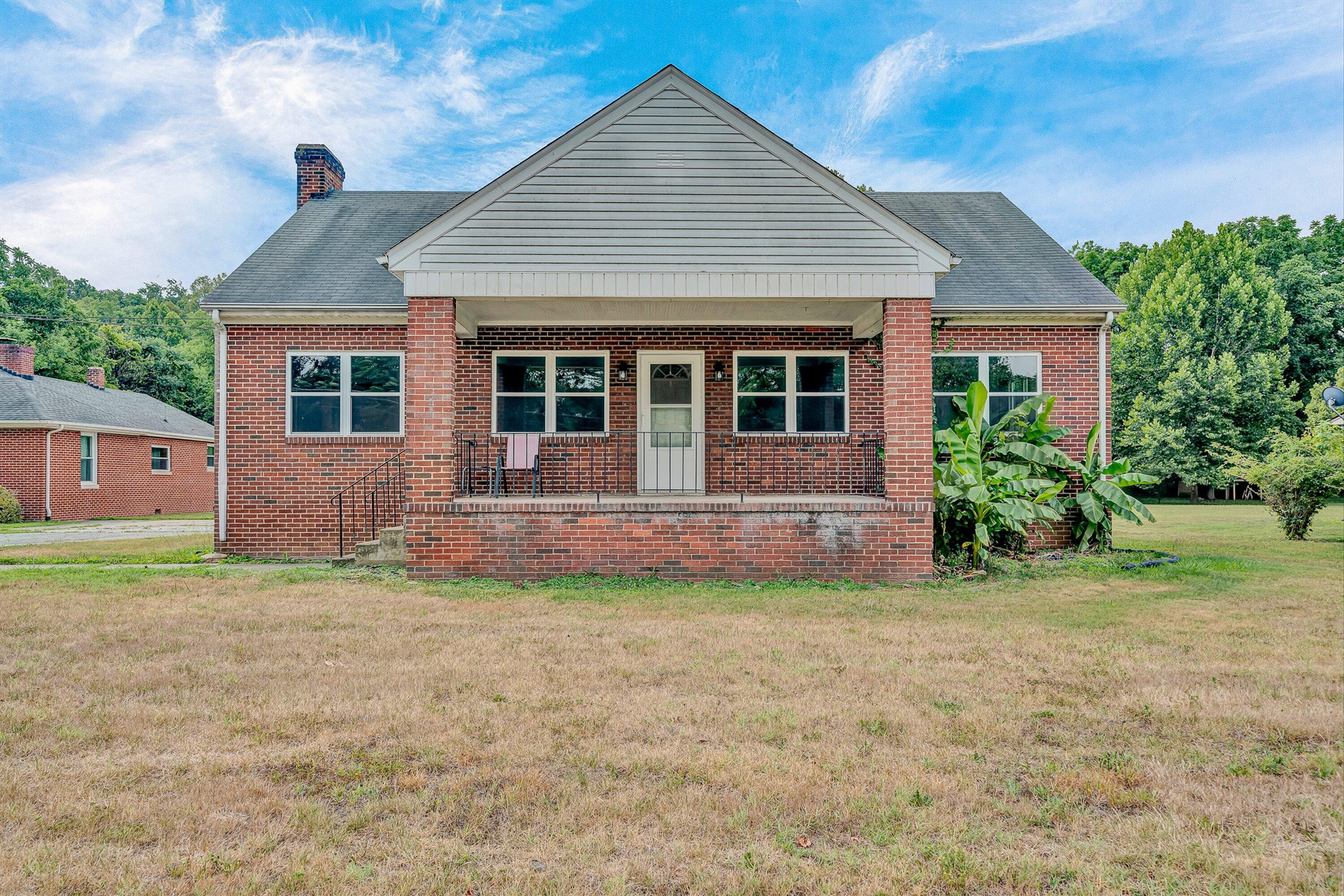 2362 West Riverside Drive Salem, VA 24153 - Photo 1 of 37 01-VM-04617