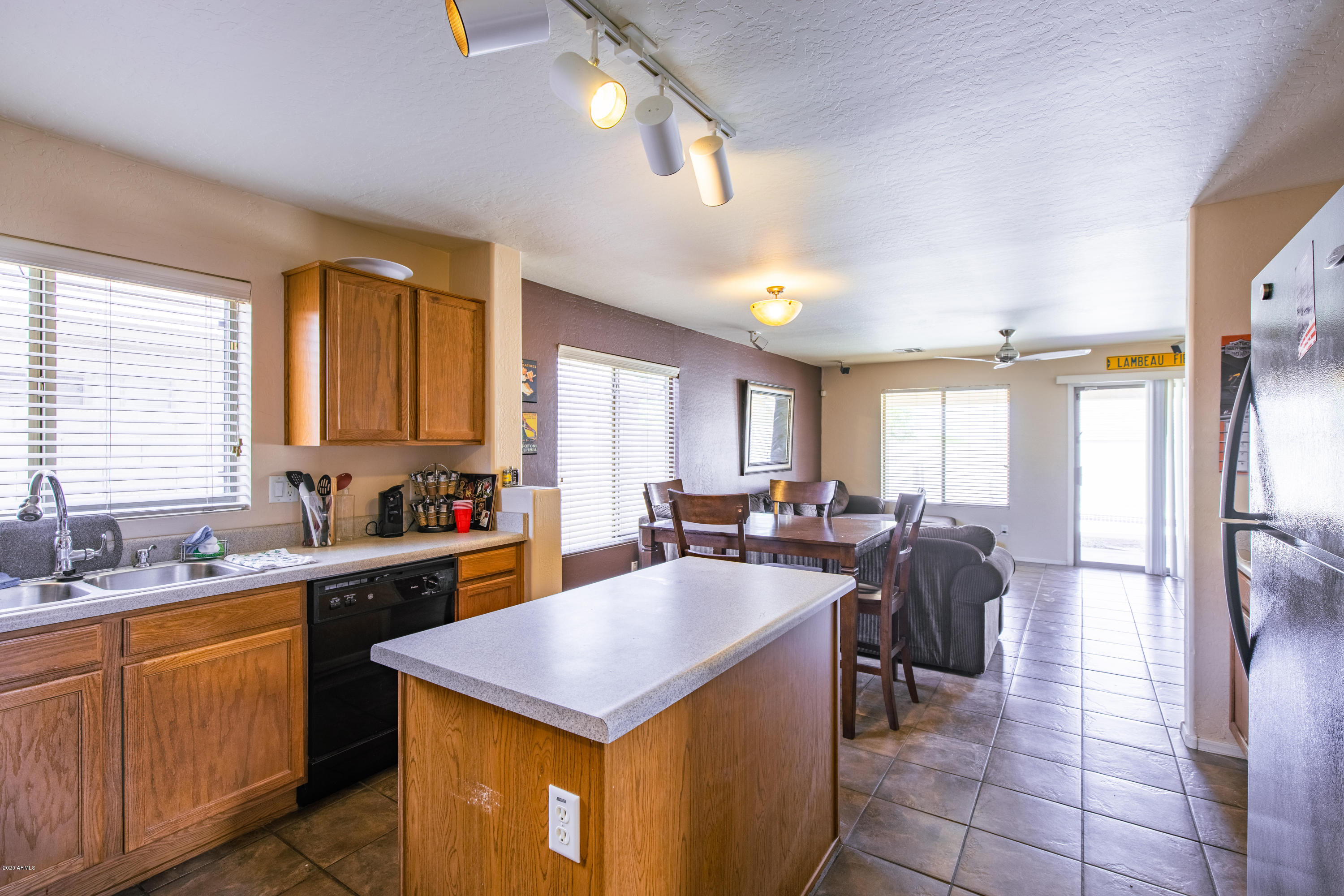 1116 West Darrel Road Phoenix, AZ 85041 - Photo 12 of 31 EOSR2909-HDR