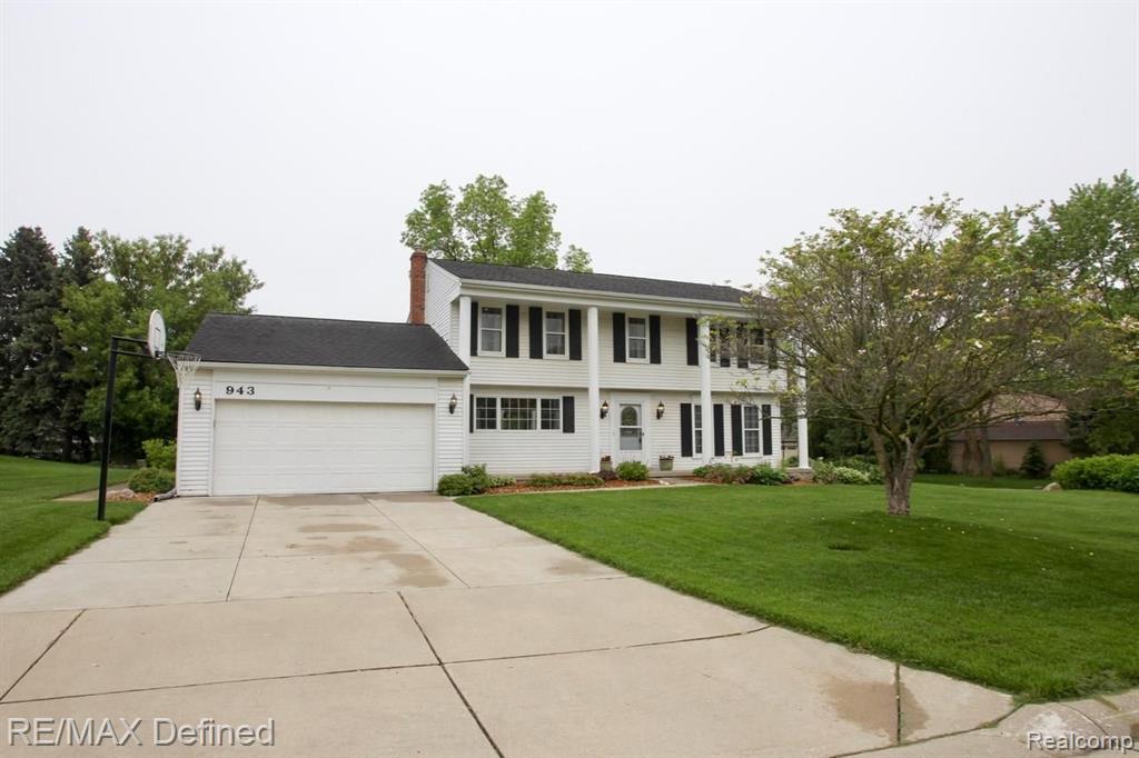943 Downhill Lane Rochester Hills, MI 48307 - Photo 1 of 43