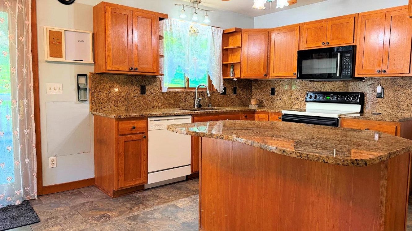 338 South Street DeForest, WI 53532 - Photo 17 of 77