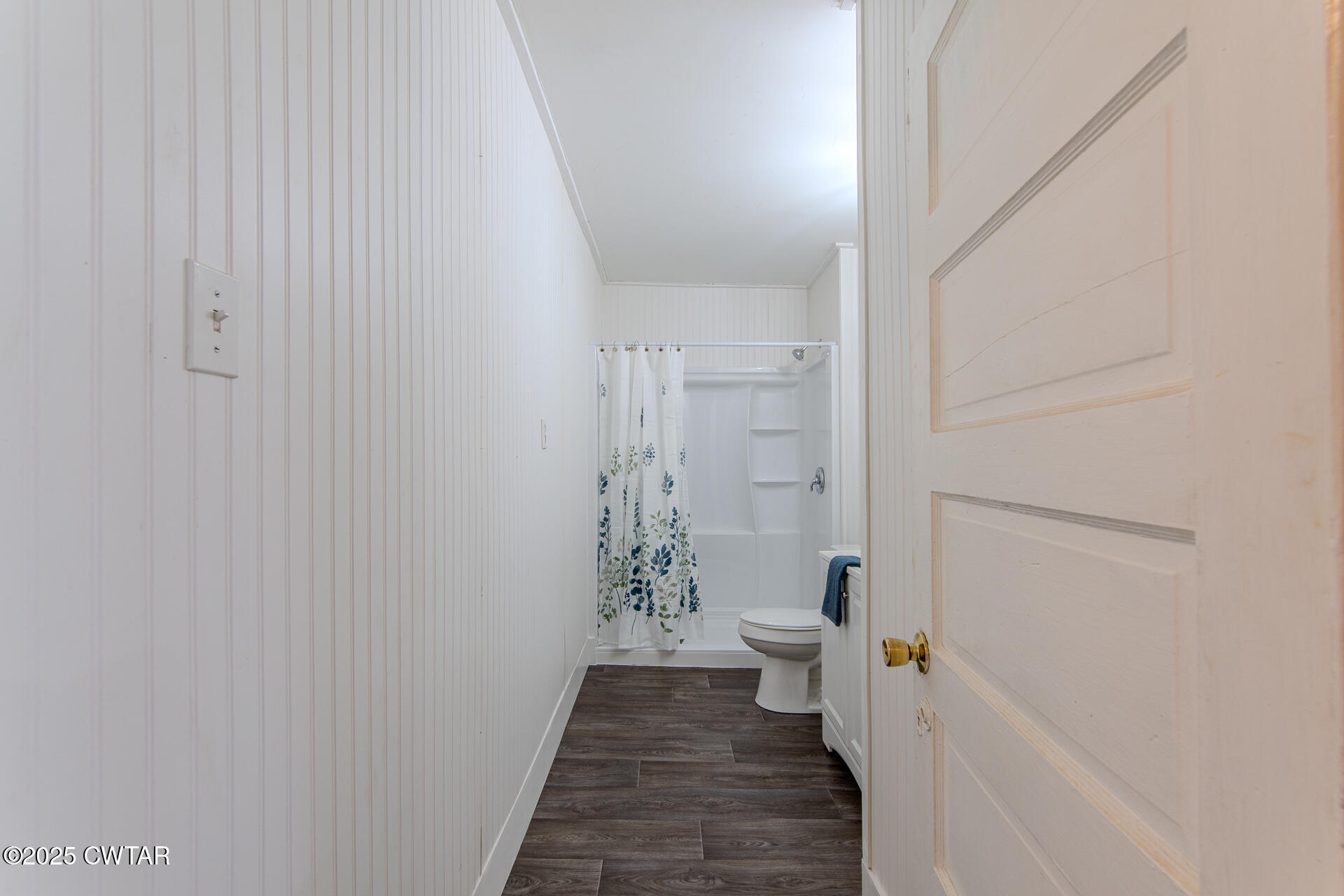201 North Fairgrounds Street Jackson, TN 38301 - Photo 19 of 27 a bathroom with a bathtub and shower
