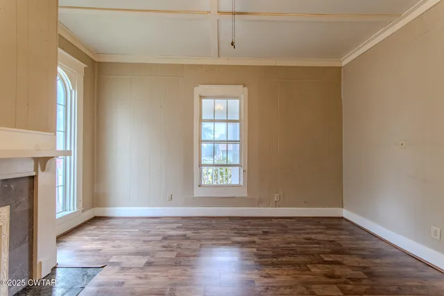 a view of a livingroom with wooden floor and a ceiling fan