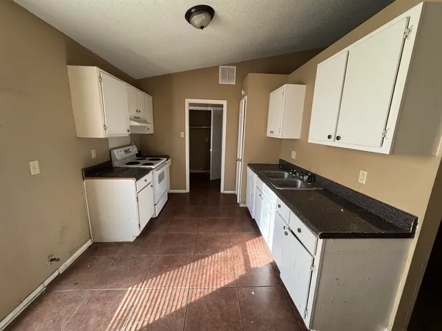 $164,900 | 5692 Ballenmoor Drive, Memphis, TN 38141