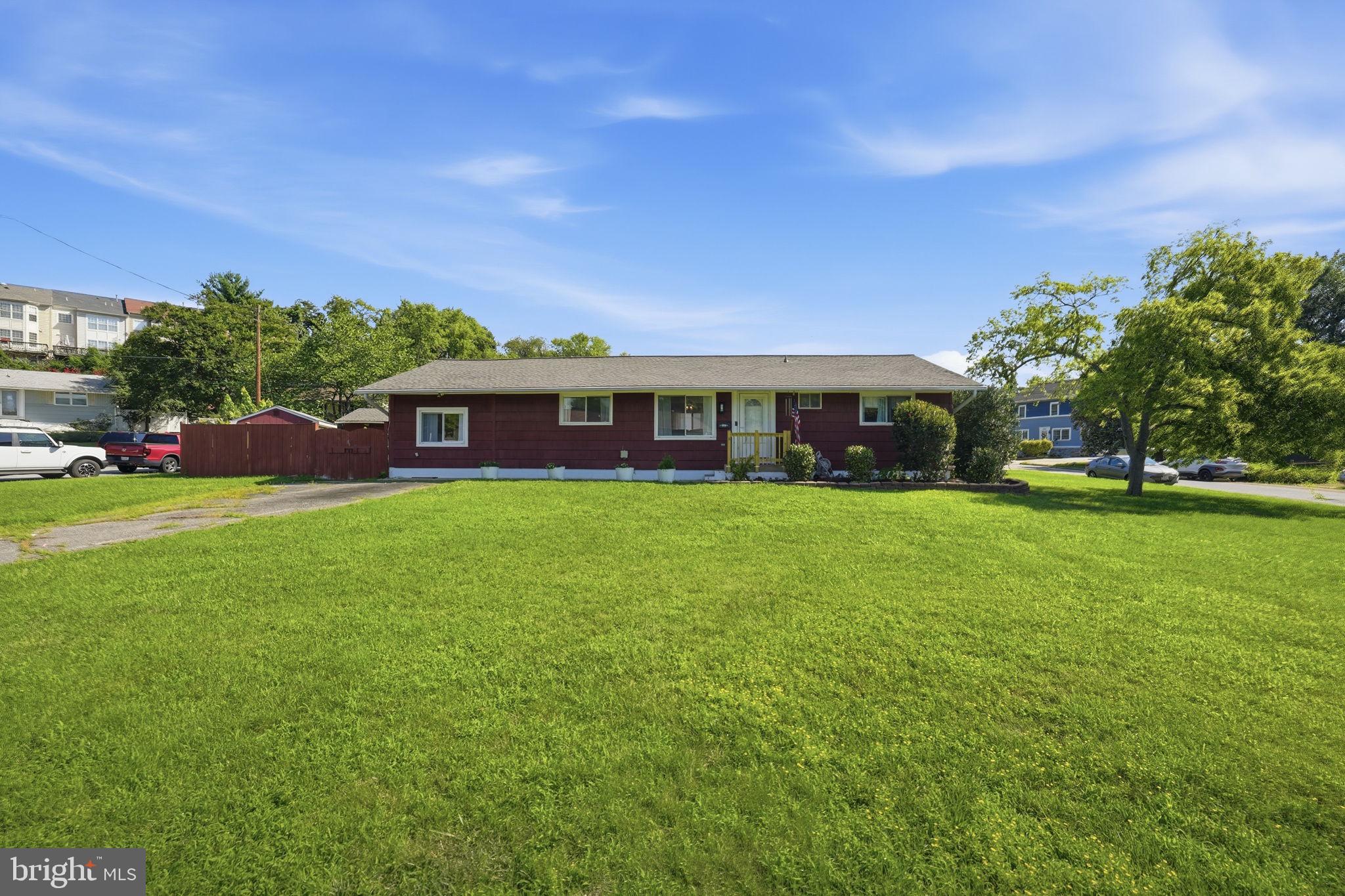 906 Wingfield Road Woodbridge, VA 22191 - Photo 2 of 31 Charming home on spacious green lawn.