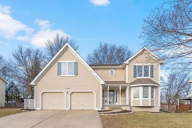 $415,000 | 2704 Bent Tree Circle, Lee's Summit, MO 64081