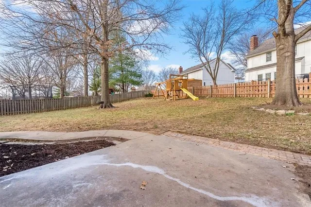 $415,000 | 2704 Bent Tree Circle, Lee's Summit, MO 64081