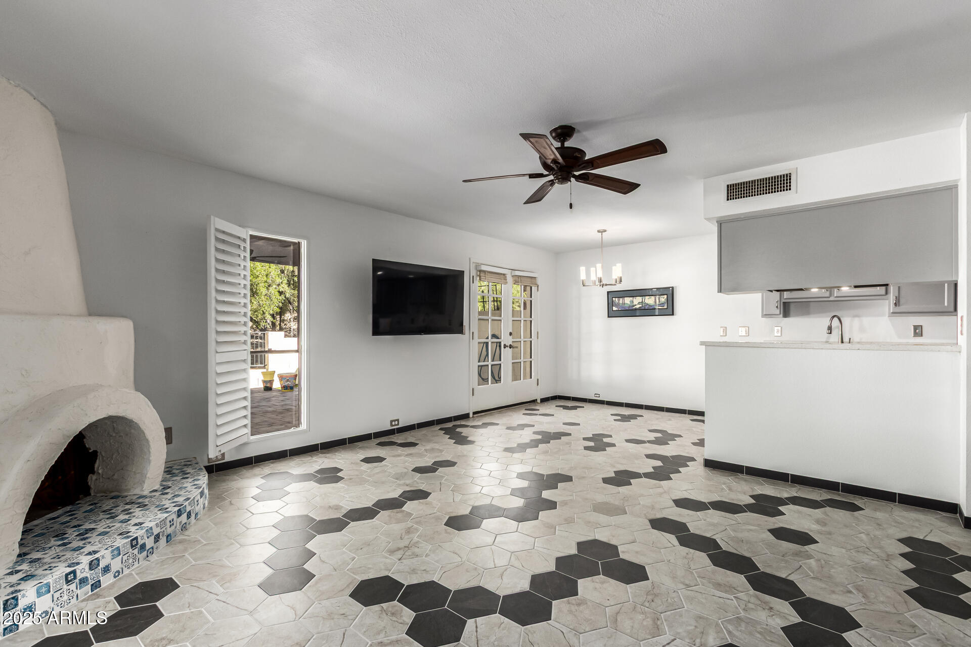 8445 South 48th Street, Unit 2 Phoenix, AZ 85044 - Photo 5 of 32 a living room with a couch and a flat screen tv
