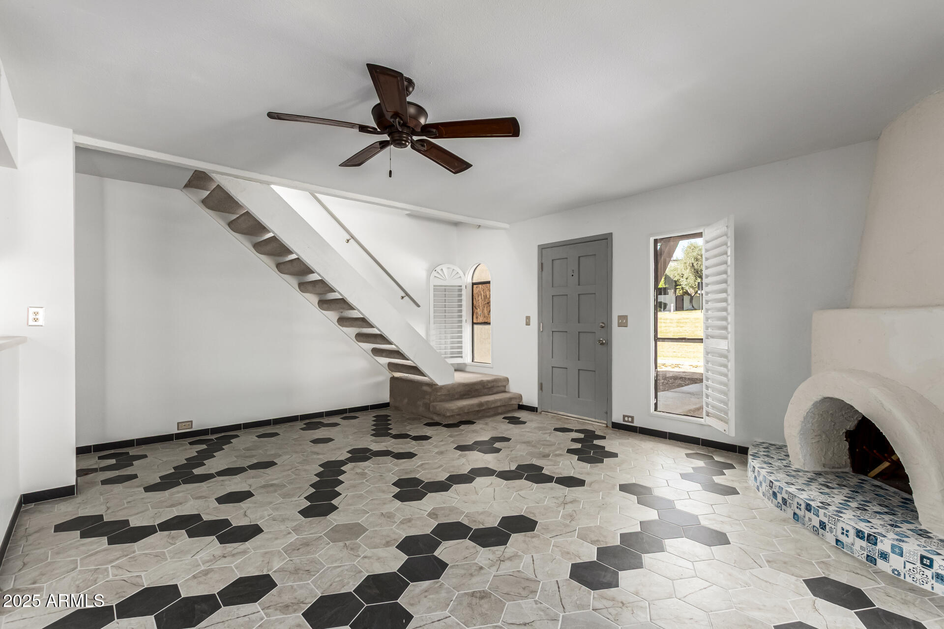 8445 South 48th Street, Unit 2 Phoenix, AZ 85044 - Photo 7 of 32 a view of entryway with livingroom