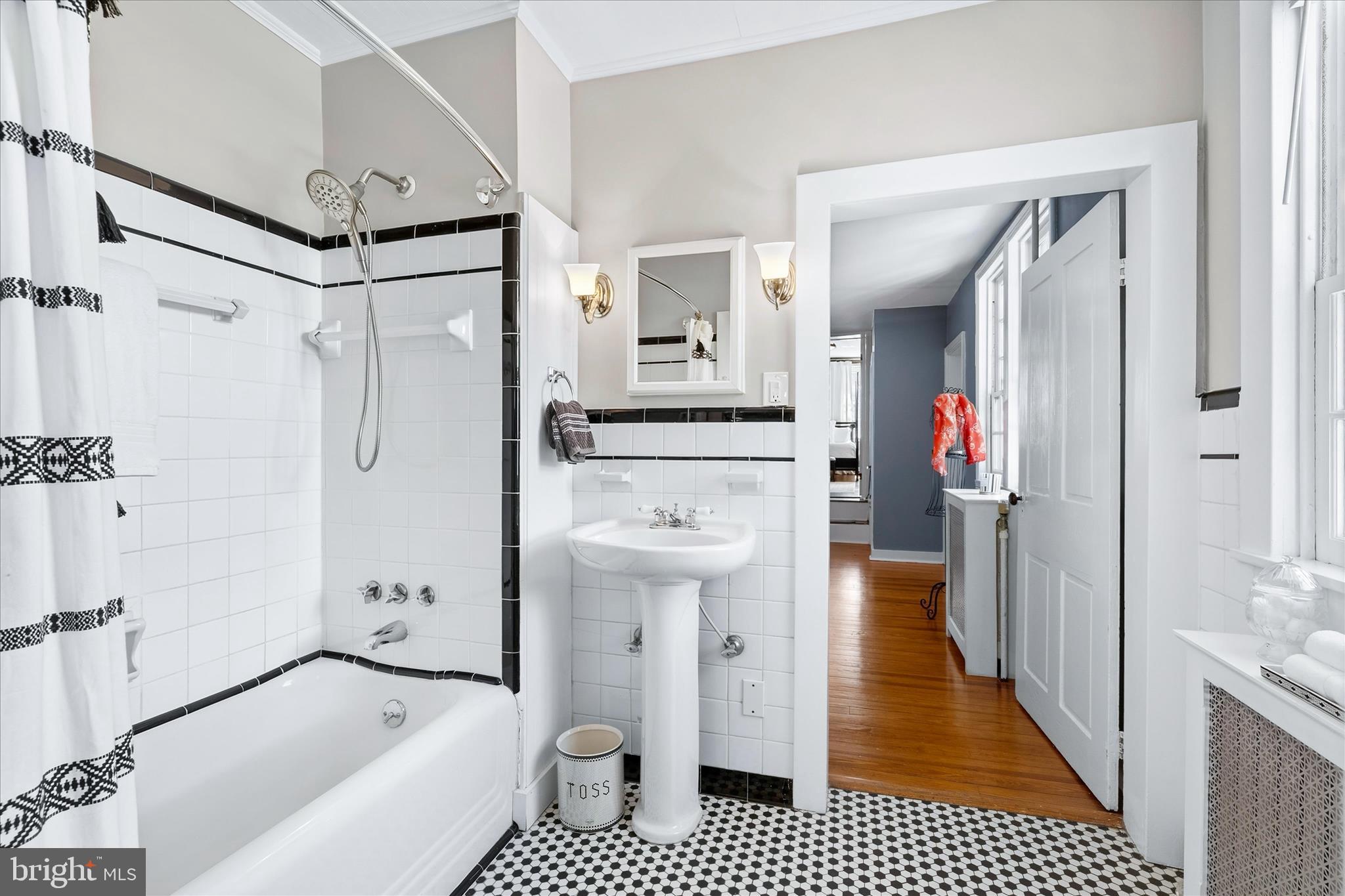 225 East 2nd Street Frederick, MD 21701 - Photo 50 of 125 Full bathroom.