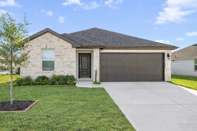 $305,000 | 1318 Bison View Lane, Sealy, TX 77474