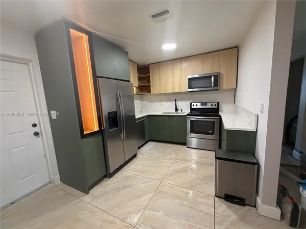 $2,100 | 1955 Wiley Street, Unit A, Hollywood, FL 33020