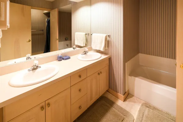 $995,000 | 117 Ledgewood Road, Unit F3 W/F4 GARAGE, Ludlow, VT 05149