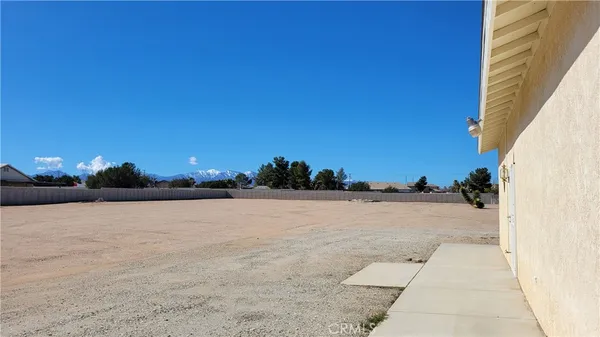 $979,977 | 8756 Oakwood Avenue, Hesperia, CA 92345