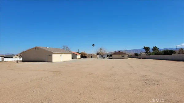$979,977 | 8756 Oakwood Avenue, Hesperia, CA 92345