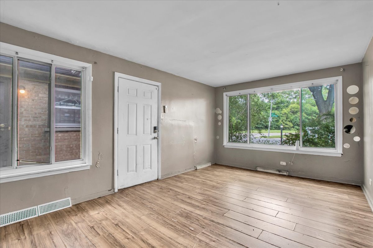 9302 South Rhodes Avenue Chicago, IL 60619 - Photo 2 of 21