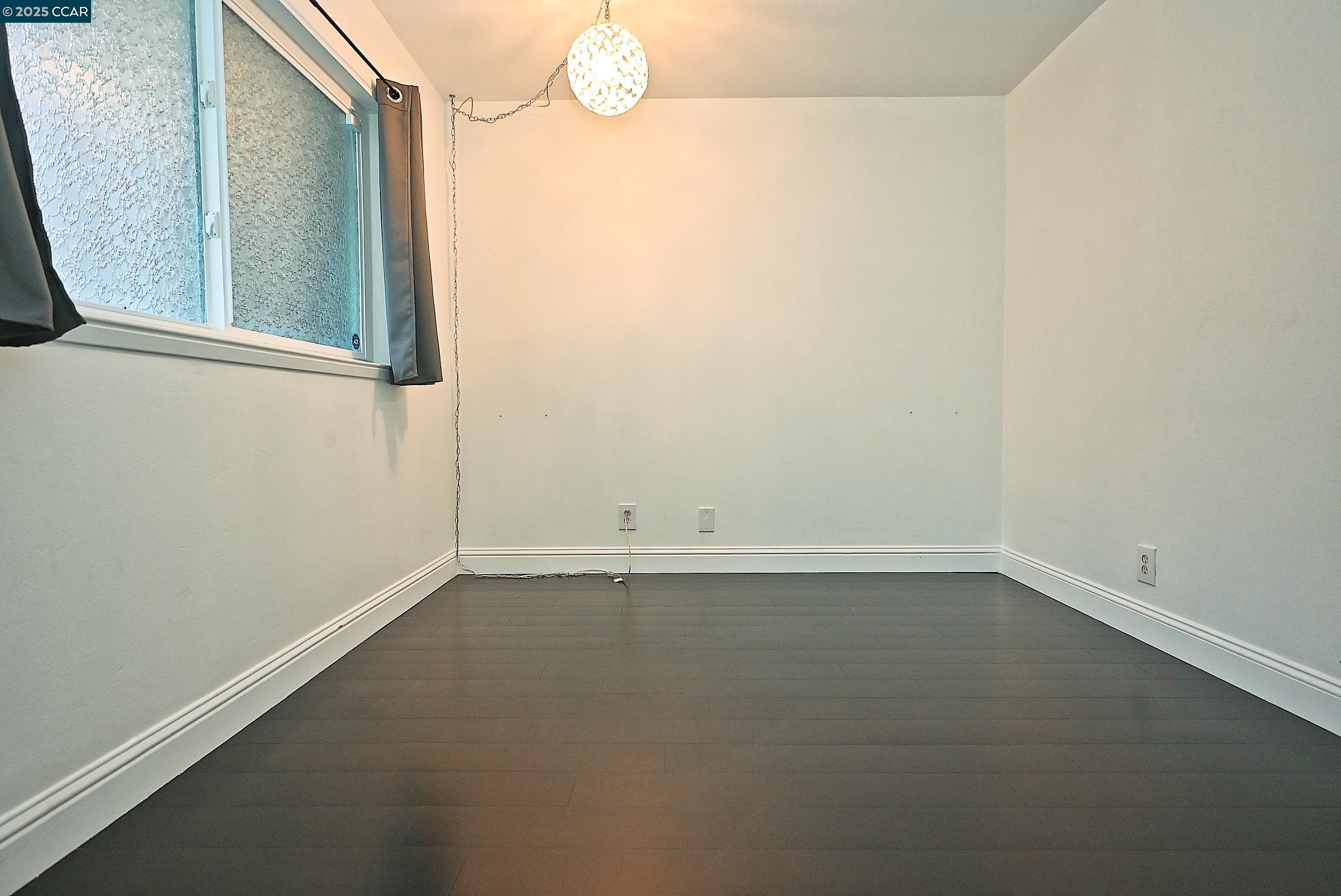1425 Lakeside Drive, Unit 101 Oakland, CA 94612 - Photo 27 of 36 an empty room with a mirror