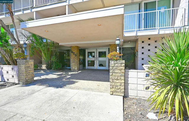 $569,000 | 1425 Lakeside Drive, Unit 101, Oakland, CA 94612