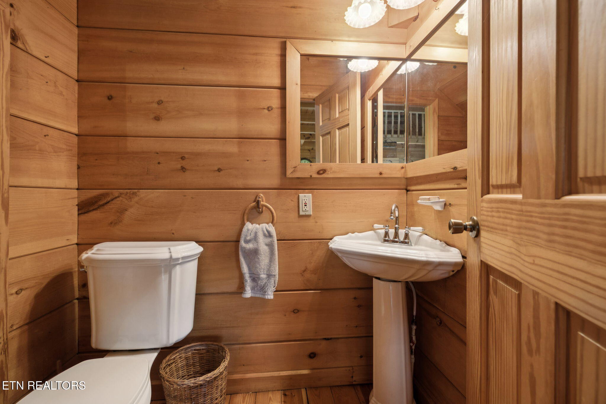 186 Caney Creek Road Reliance, TN 37369 - Photo 17 of 48 Main level half bath