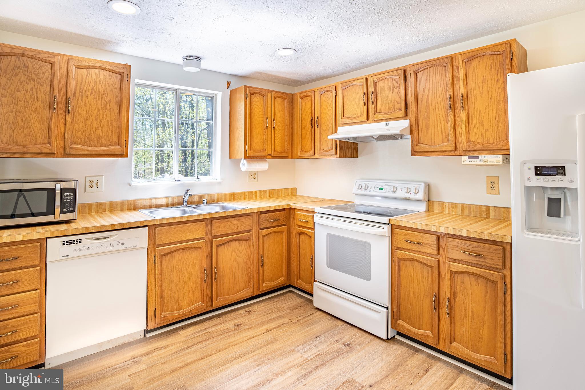 110 Applegate Drive Sterling, VA 20164 - Photo 4 of 25