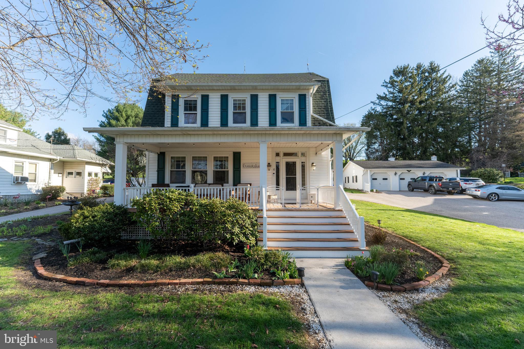 16 Main Street Felton, PA 17322 - Photo 4 of 34 a front view of a house with garden
