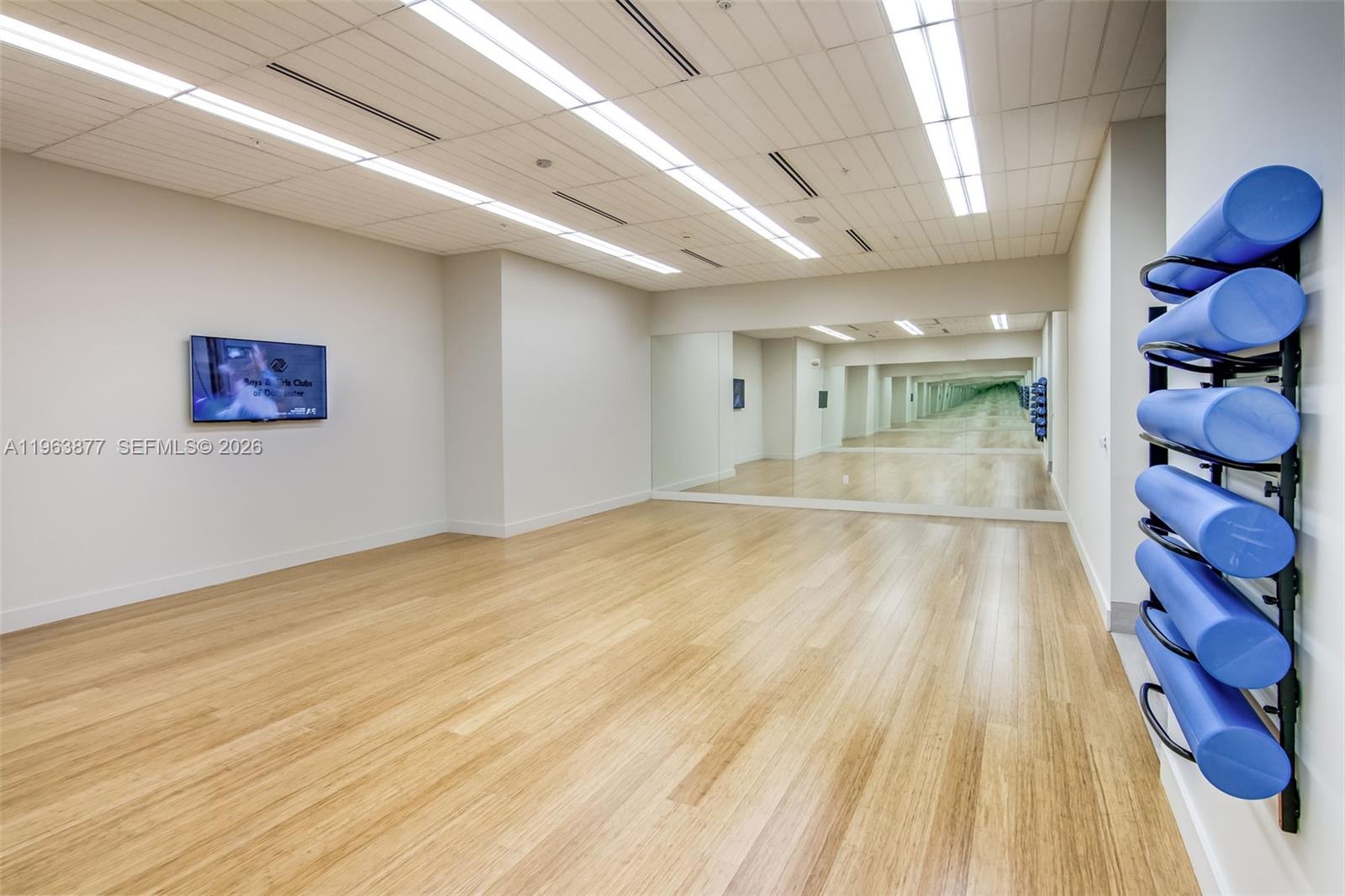 999 Southwest 1st Avenue, Unit 2303 Miami, FL 33130 - Photo 22 of 44 a view of an empty room