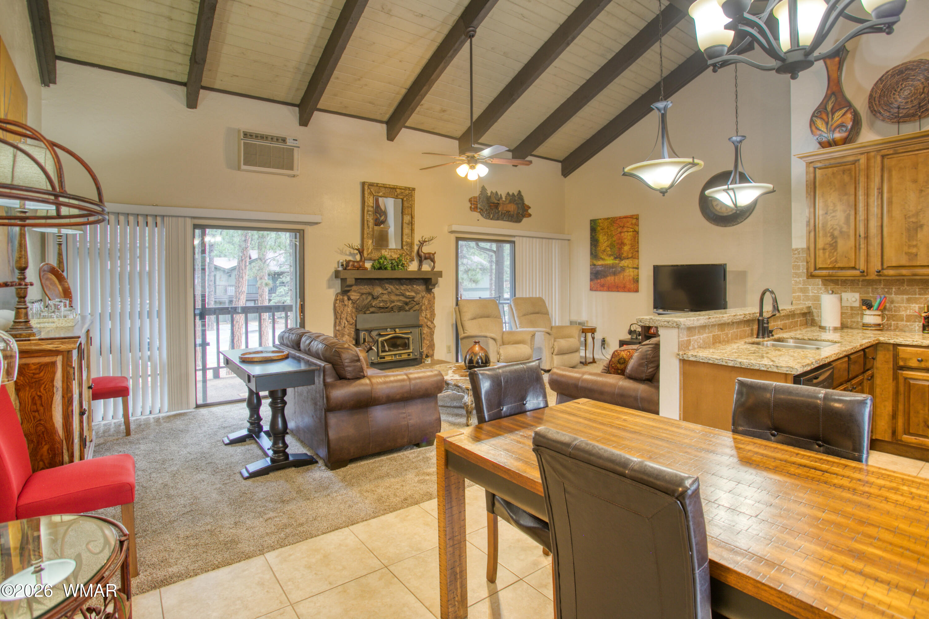 4536 Resort Loop Pinetop, AZ 85935 - Photo 3 of 29 vaulted ceilings