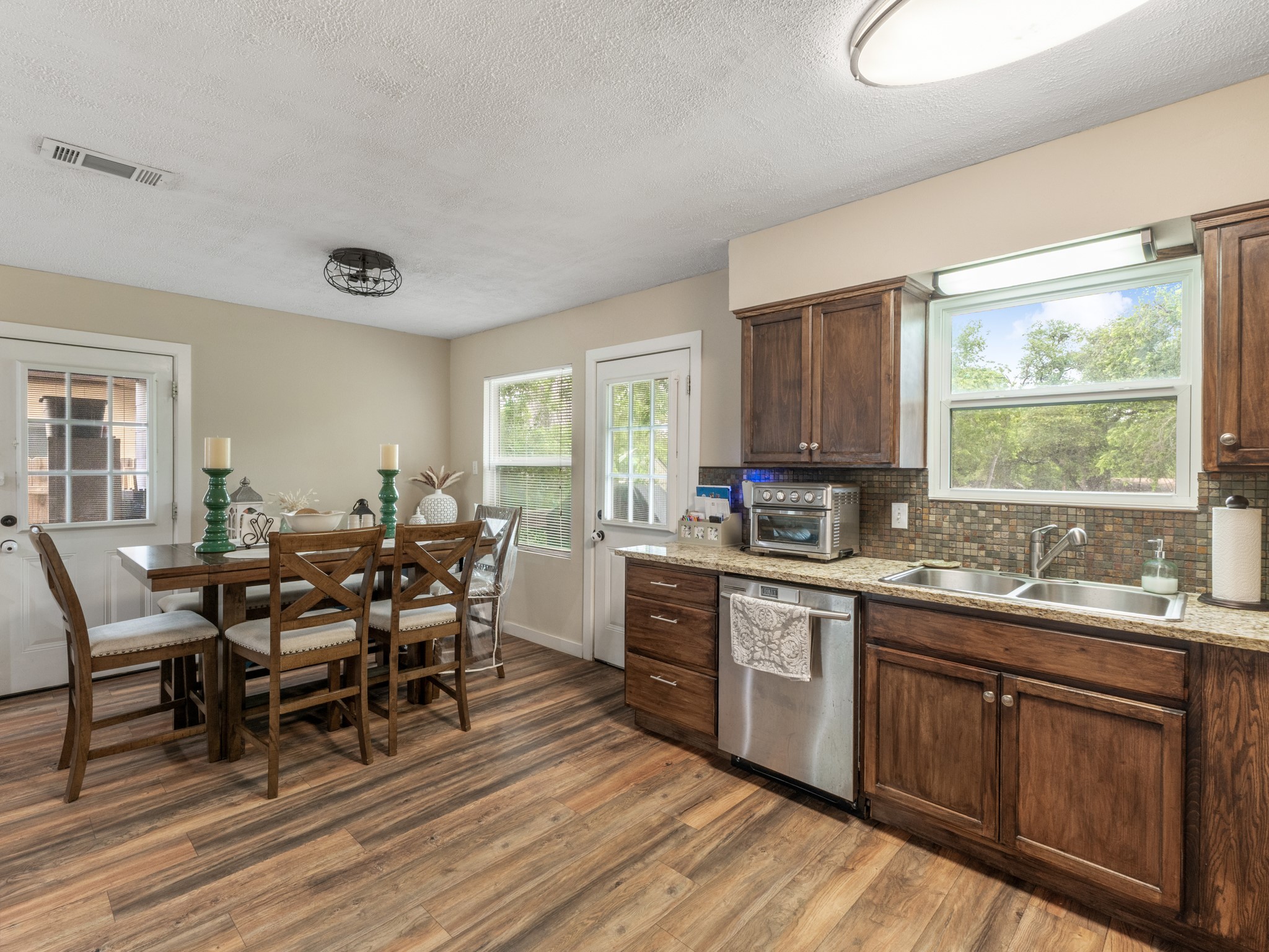 4705 Manchaca Road Austin, TX 78745 - Photo 8 of 16