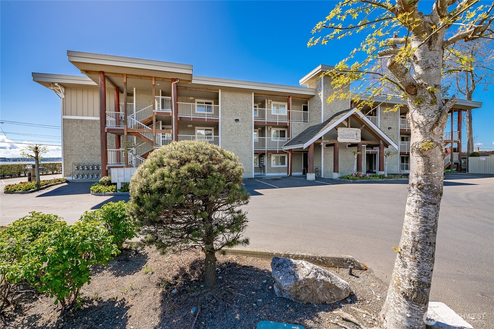 8075 Harborview Road, Unit 301 Blaine, WA 98230 - Photo 32 of 39 Gallery Image 32