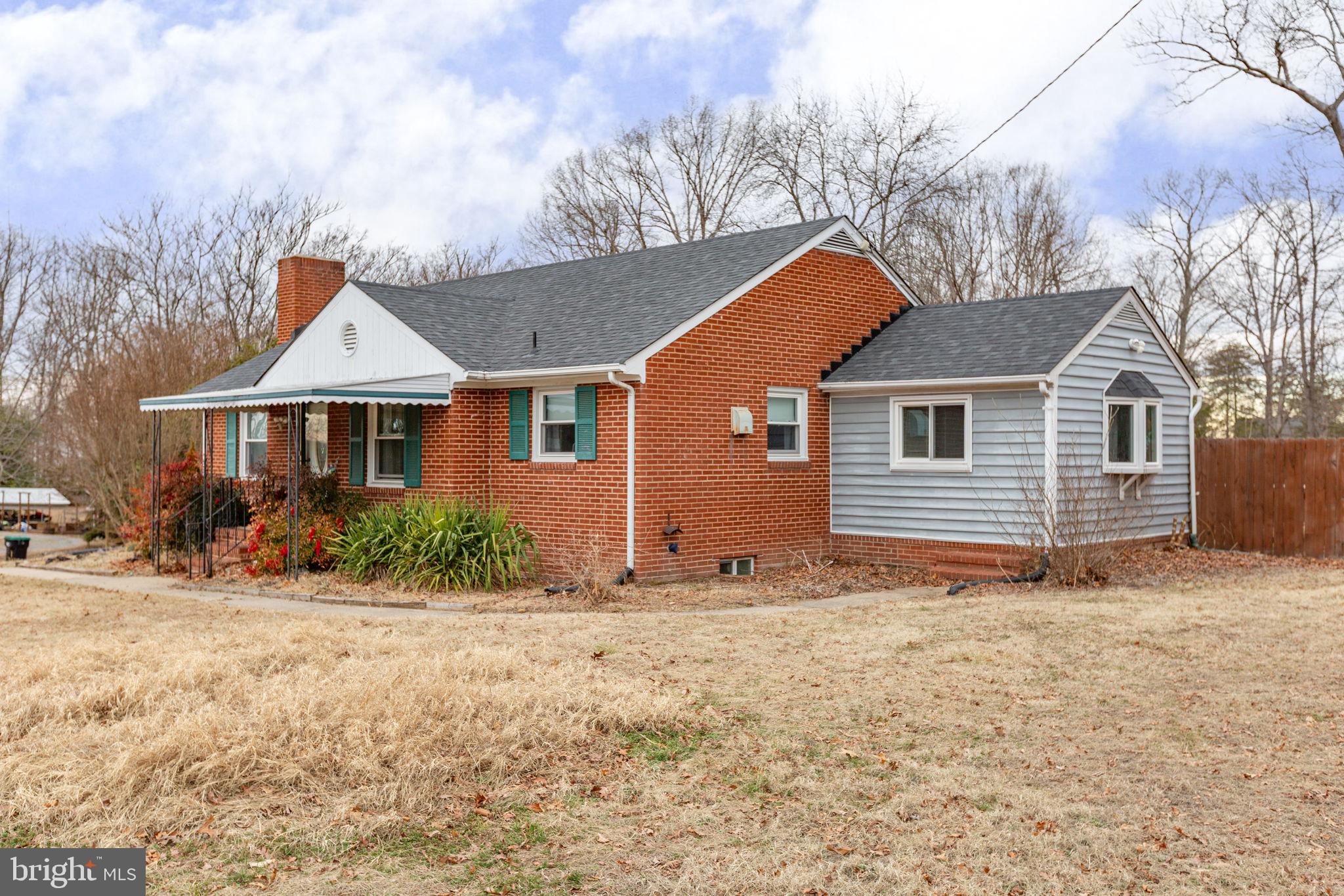 80 Ferry Road Fredericksburg, VA 22405 - Photo 2 of 39 a front view of a house with a yard
