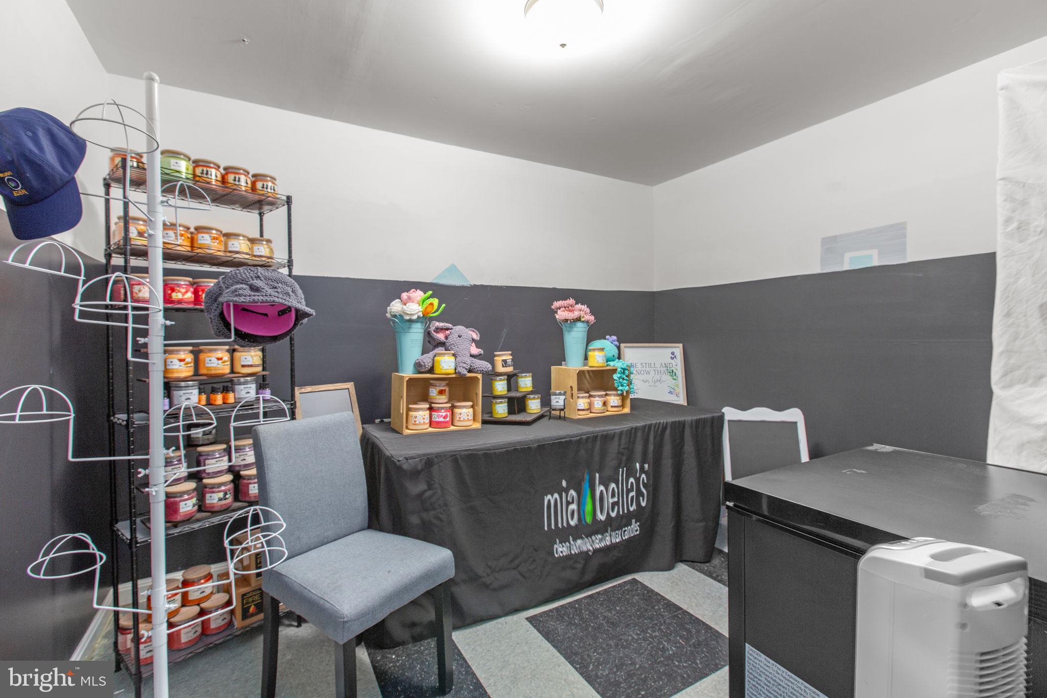 80 Ferry Road Fredericksburg, VA 22405 - Photo 27 of 39 a kitchen with stainless steel appliances a stove a refrigerator and a dining table