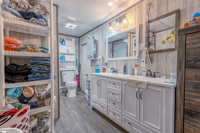 $235,000 | 370 North Port Bass Drive, Fair Play, SC 29643