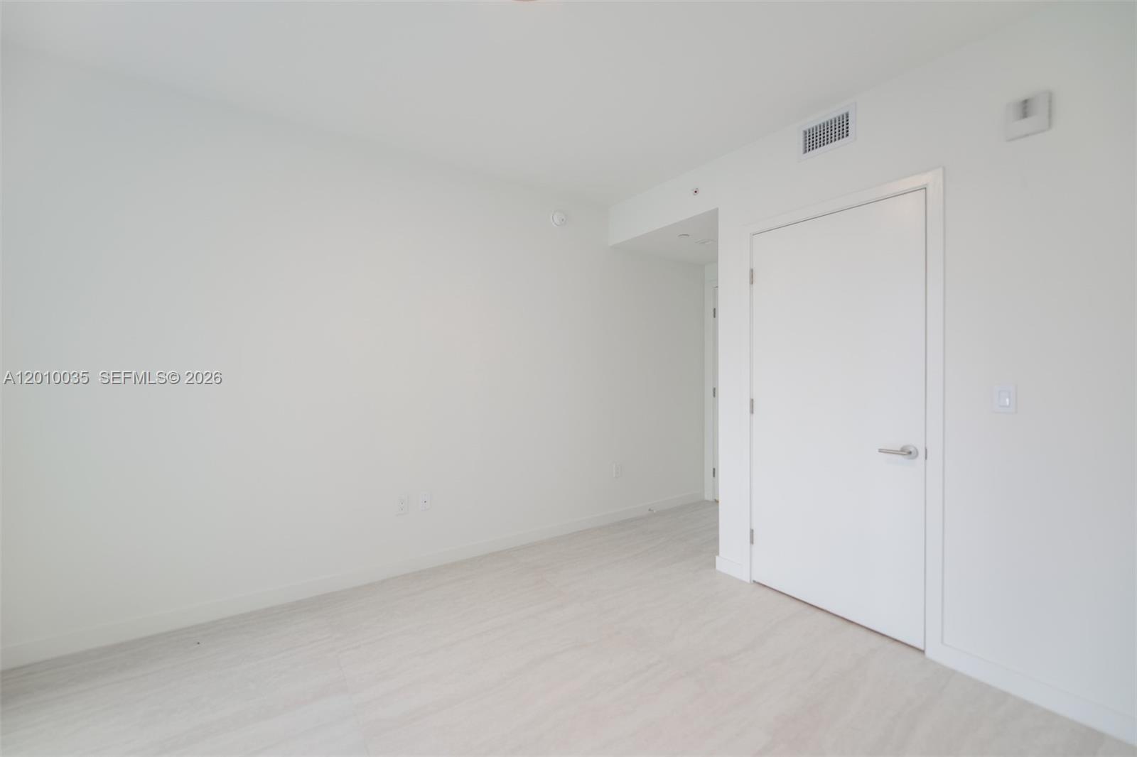 77 Southeast 5th Street, Unit 2603 Miami, FL 33131 - Photo 29 of 67 a view of small space