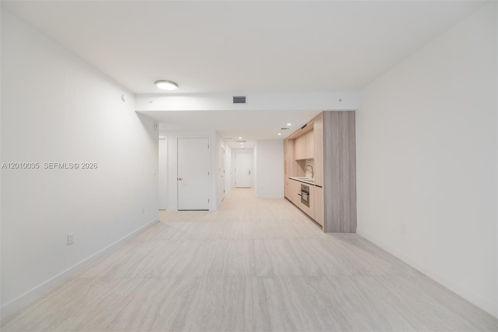 77 Southeast 5th Street, Unit 2603 Miami, FL 33131 - Photo 6 of 67 a view of a livingroom with an empty space
