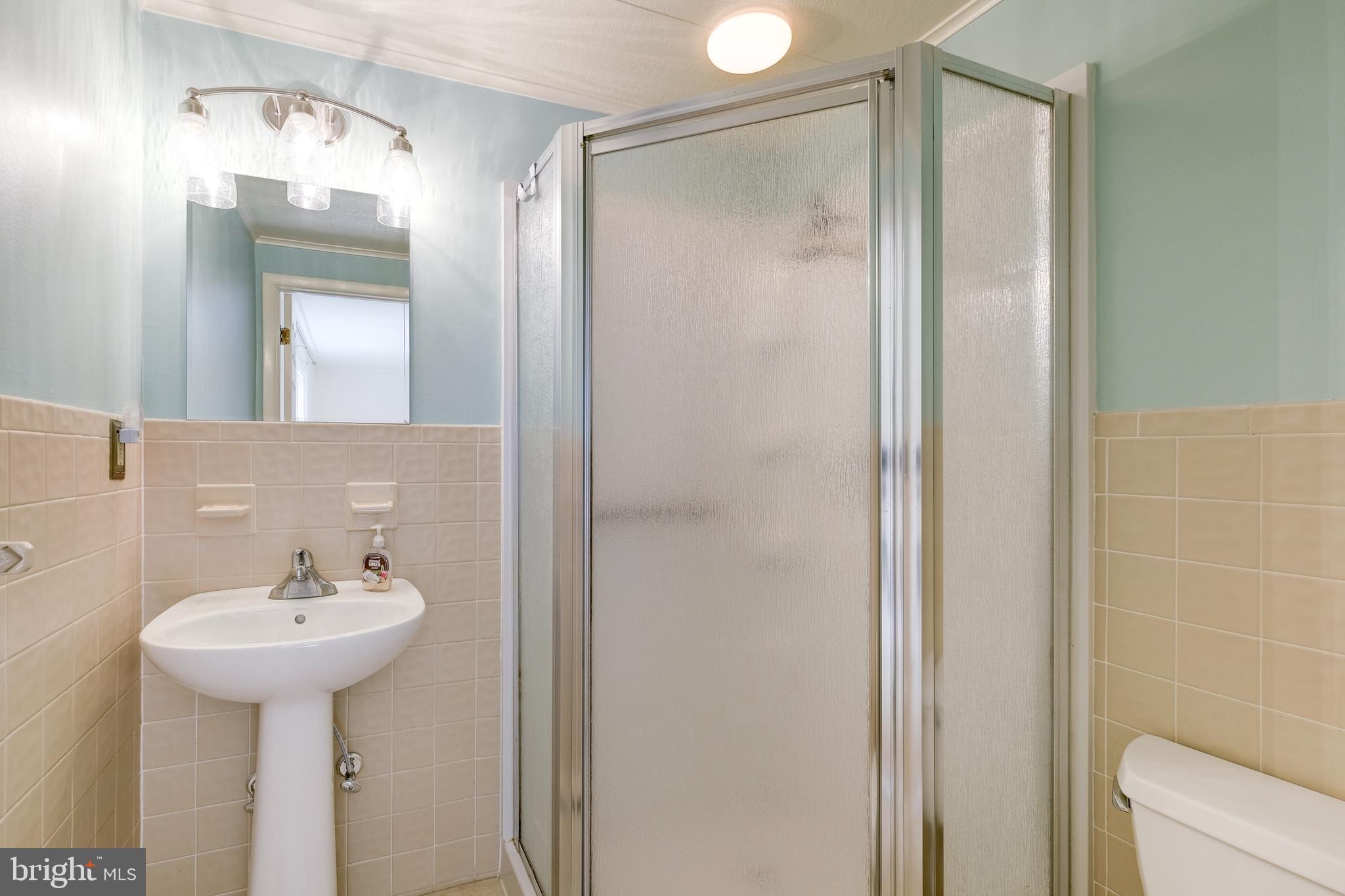 1681 Exeter Road Westminster, MD 21157 - Photo 9 of 24 Master bath