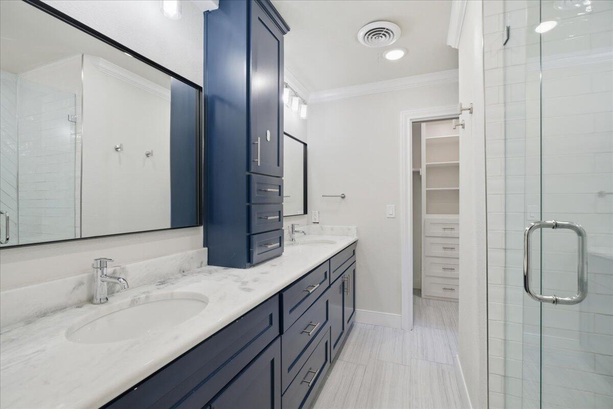 3808 61st Street Lubbock, TX 79413 - Photo 23 of 30 primary bathroom