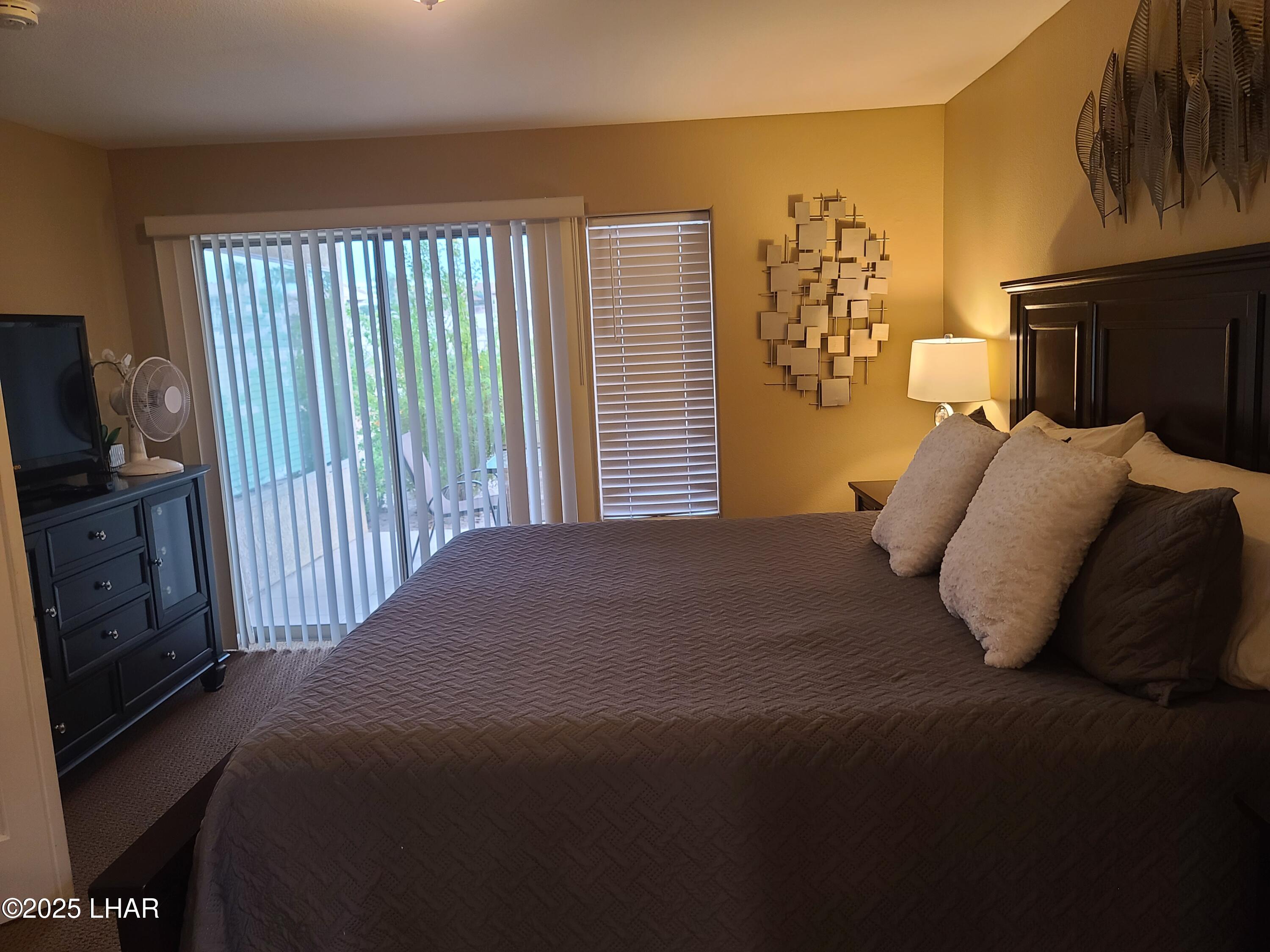 94 London Bridge Road, Unit 108 Lake Havasu City, AZ 86403 - Photo 26 of 38 a bedroom with a bed and a television