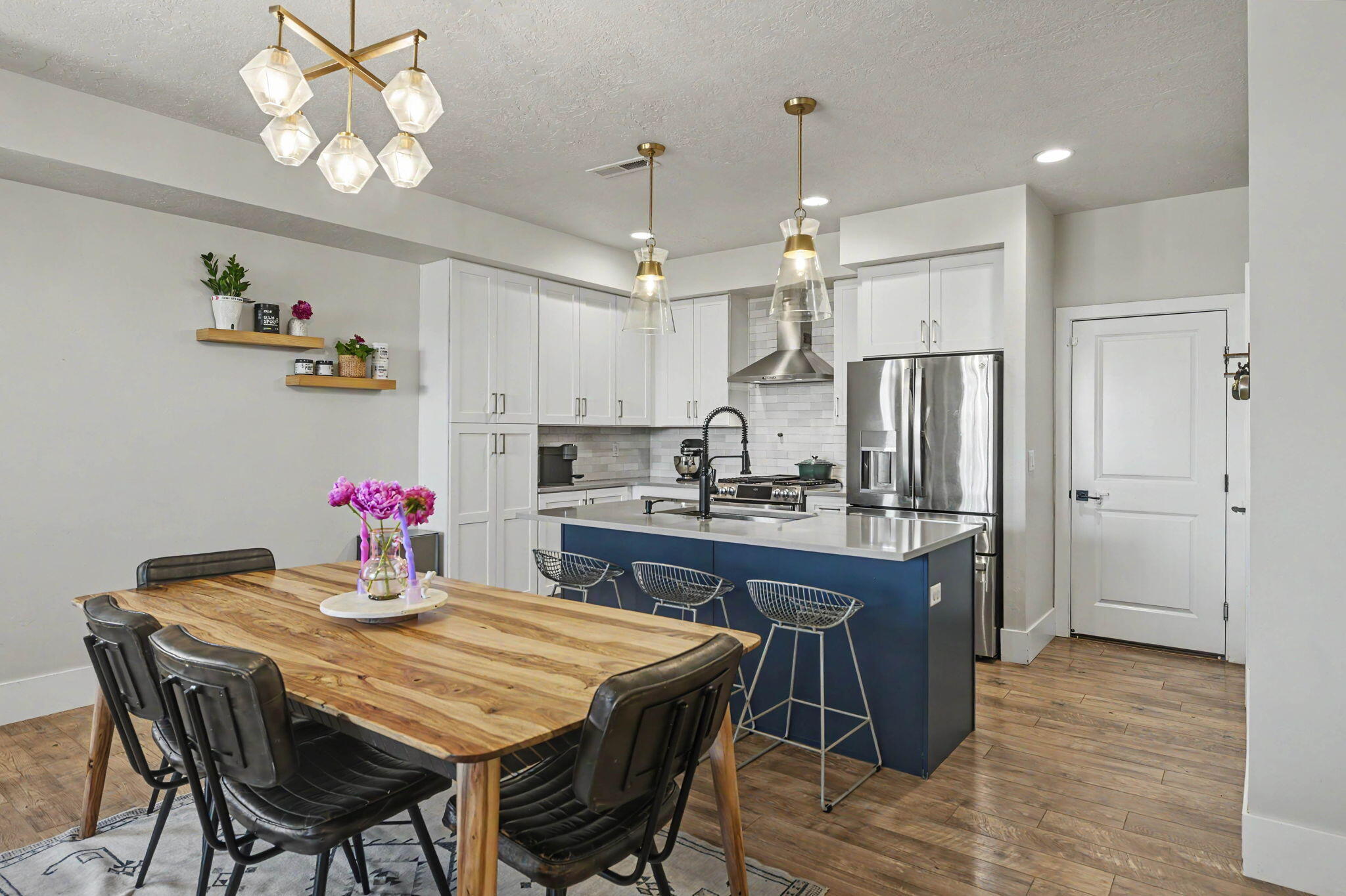 744 West Sunfire Lane St. George, UT 84790 - Photo 8 of 56 Dining area to kitchen