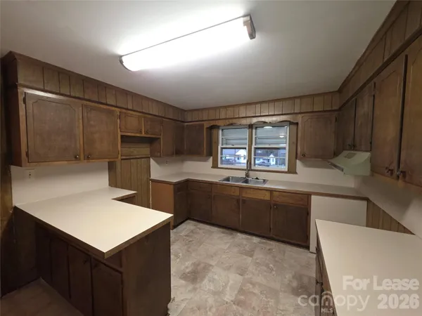 a view of empty room with window