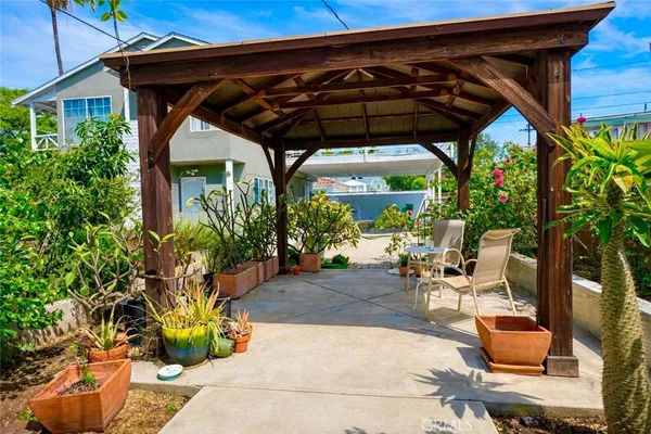 $1,570,000 | 3602-3604 Pine Avenue, Long Beach, CA 90807